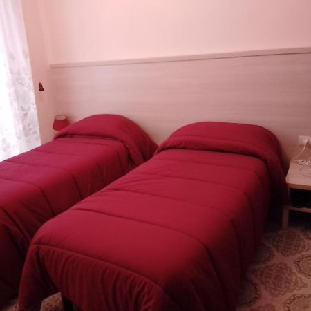 Albergo Maria Cristina Esperia ภายนอก รูปภาพ