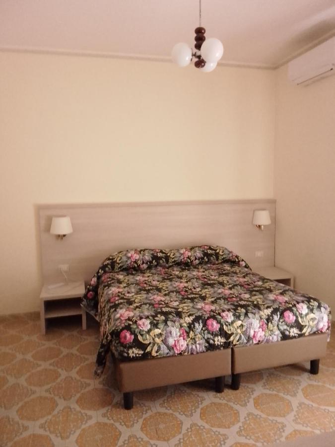 Albergo Maria Cristina Esperia ภายนอก รูปภาพ